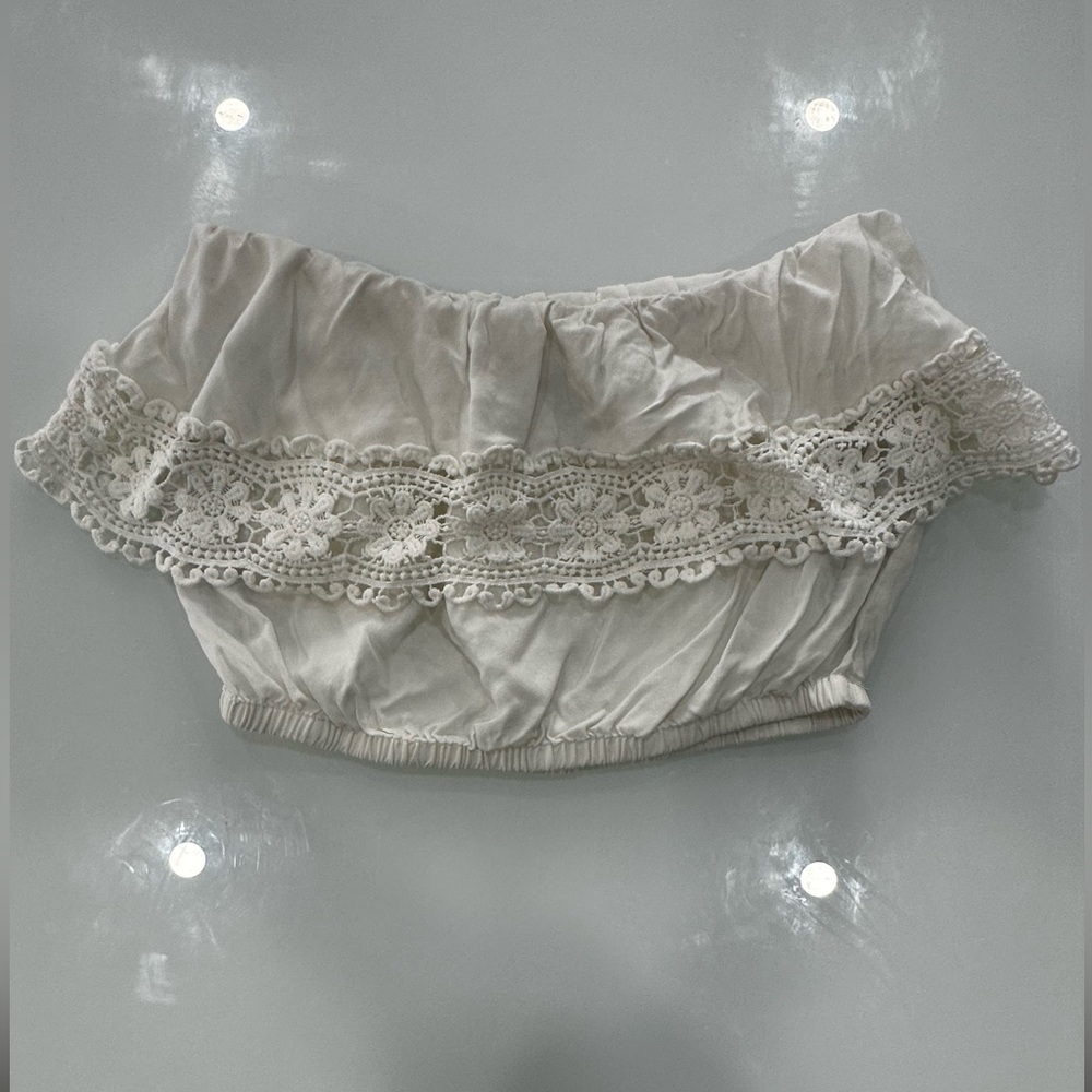 Off the shoulder mini crop top tube top. Color:white
